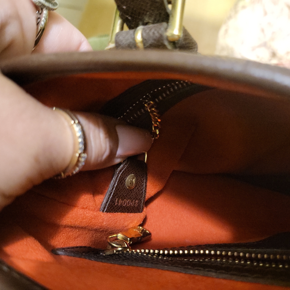 Authentic louis vuitton demier bucket bag in excellent condition!! - Picture 12 of 13